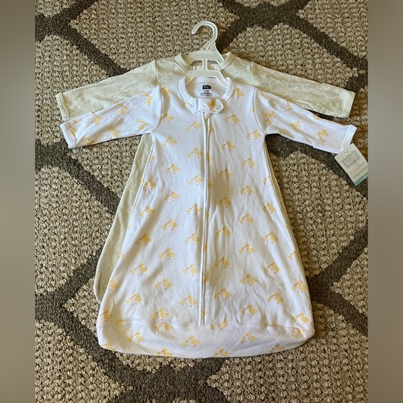 9-pc Minnie Mouse Disney outfit 2 LS Swaddles 2 pacifier, Changing Pad, Mirror - Picture 13 of 16